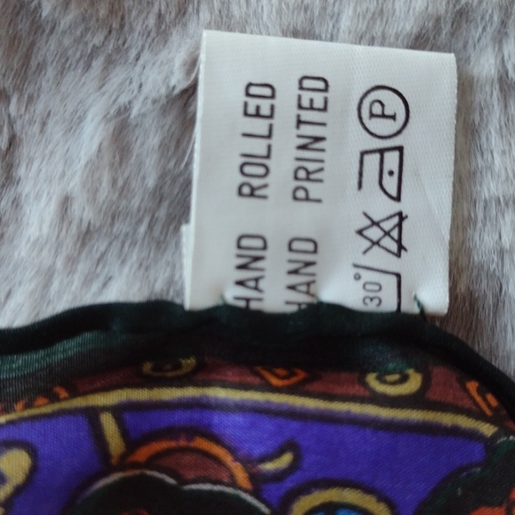 100% SILK SCARF - Picture 3 of 5